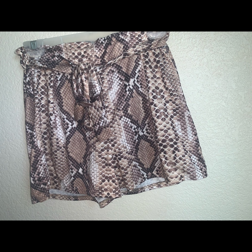 Shorts - Picture 2 of 3